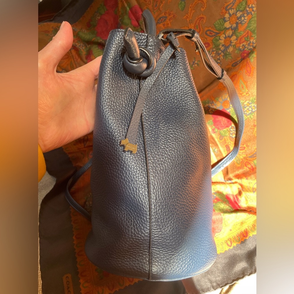 Radley London dark navy bucket bag - Picture 3 of 11